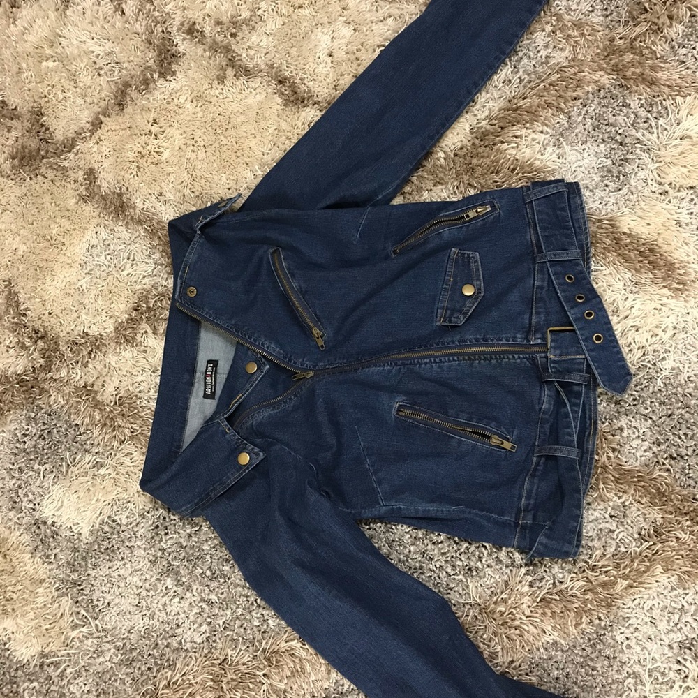 Off the shoulder jean jacket